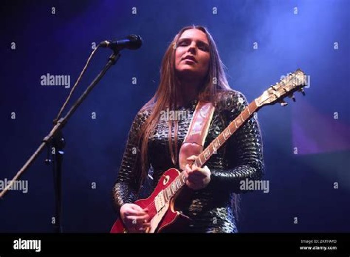 Ally Venable – Guitarist, Singer | When Did She Start Her Singing Career? | Wiki, Age, Height, Net Worth, Relationship, Ethnicity, Career