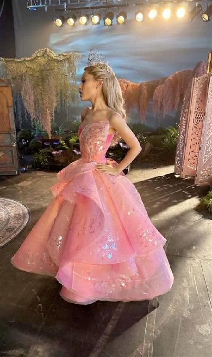 Ariana Crazy Pieces Net Worth