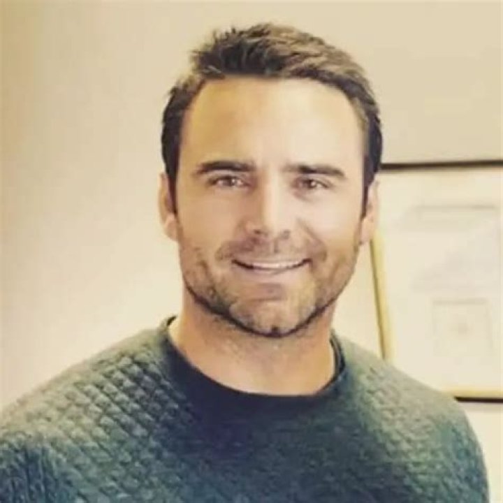 Dustin Clare – Biography, Facts & Life Story