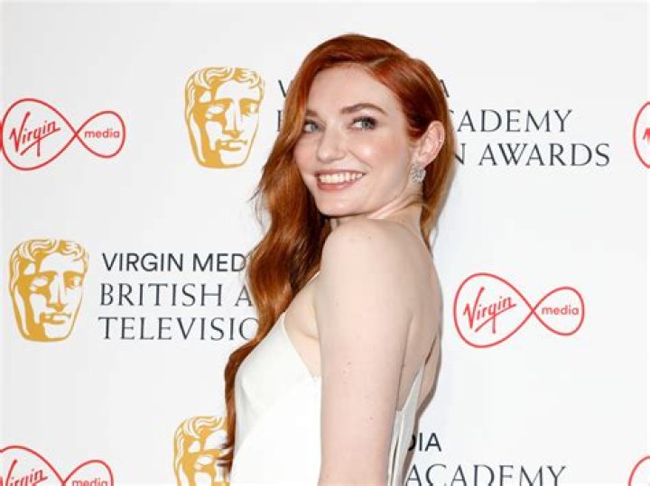 Eleanor Tomlinson Net Worth – How Much is Tomlinson Worth?