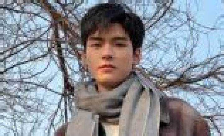 Is Gong Jun Gay? Girlfriend And Relationship Timeline