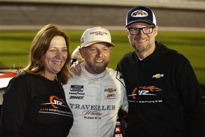 Kelley Earnhardt Elledge Net Worth – How Much is Kelley Earnhardt Elledge Worth?