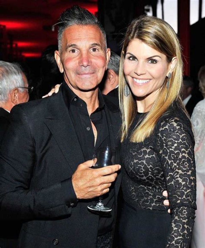 Lori Loughlin bio: age, net worth, daughter, husband