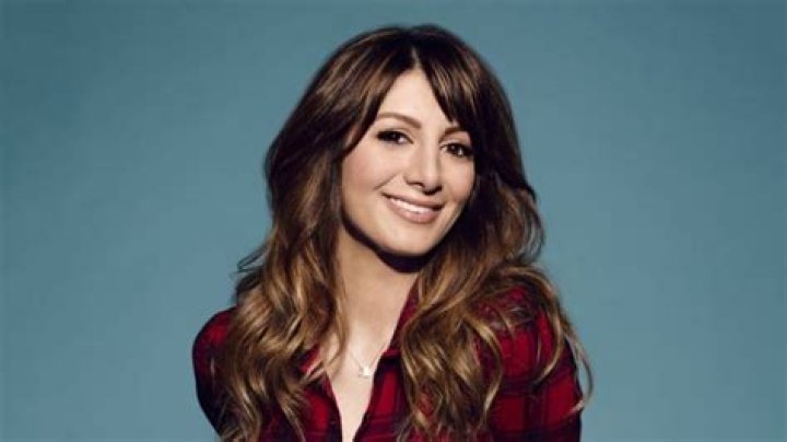 Nasim Pedrad – Biography, Facts & Life Story
