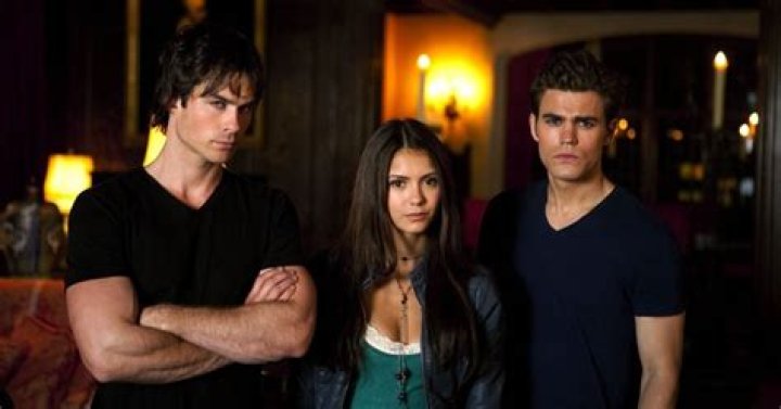 Phoebe Tonkin Movies, Bio, Wiki, Age, Dating, Vampire Diaries, and Net Worth