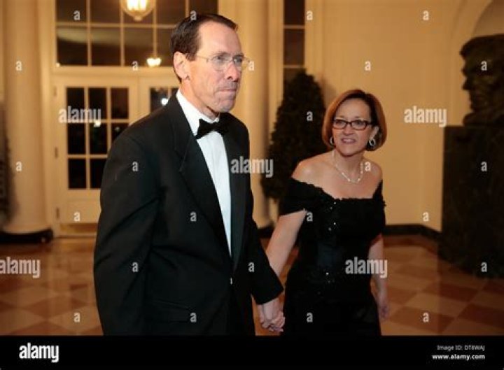 Randall Stephenson AT&T, Bio, Wiki, Age, Wife, House, Salary, and Net Worth