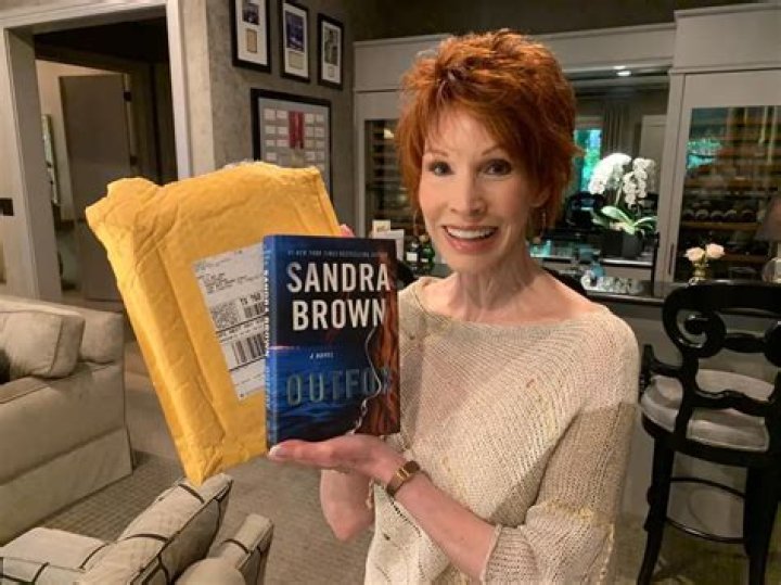 Sandra Brown Net Worth – How Much is Sandra Brown Worth?