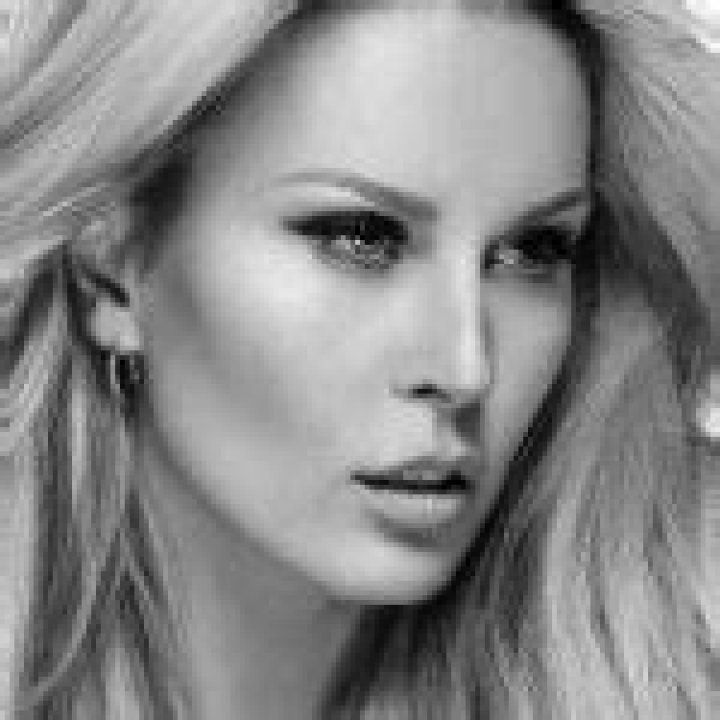 Simona Krainova Net Worth