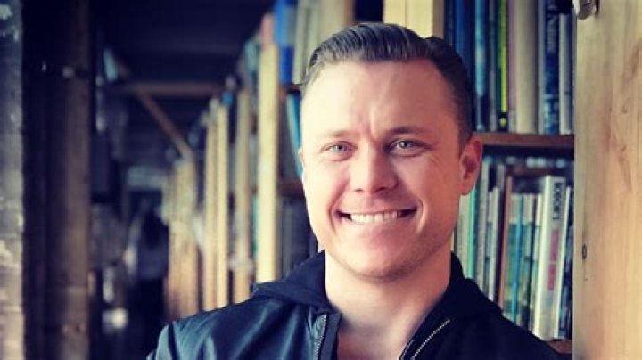 Stephen Lee Net Worth